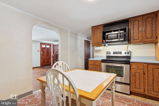 2049 FARMINGTON AVE, Pottstown, PA 19464