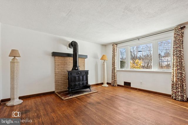 2049 FARMINGTON AVE, Pottstown, PA 19464