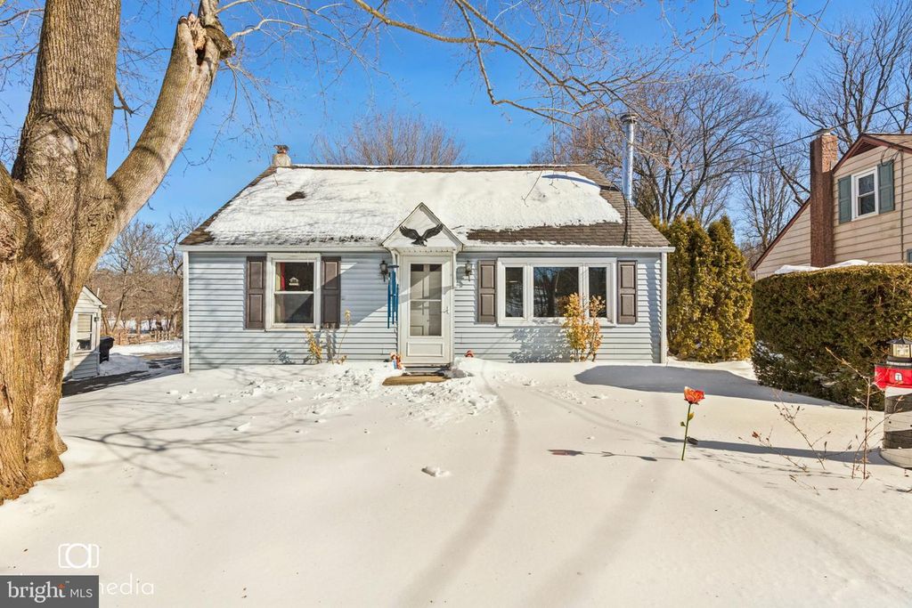 2049 FARMINGTON AVE, Pottstown, PA 19464