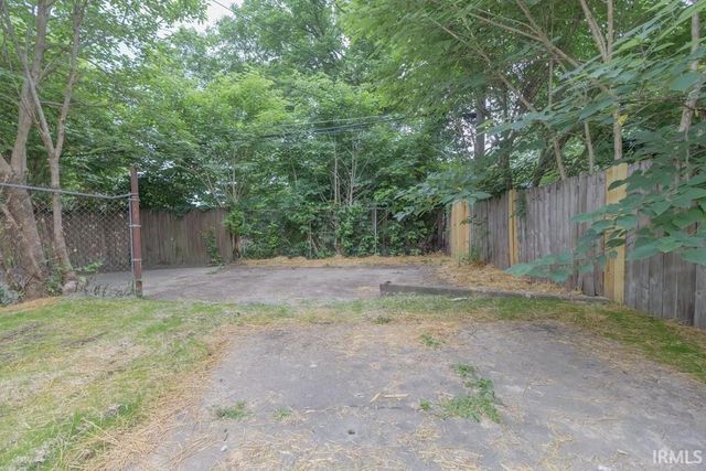 1031 E Mulberry Street, Evansville, IN 47714