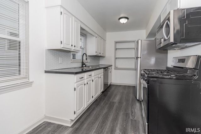 1031 E Mulberry Street, Evansville, IN 47714