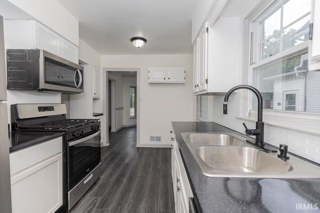 1031 E Mulberry Street, Evansville, IN 47714