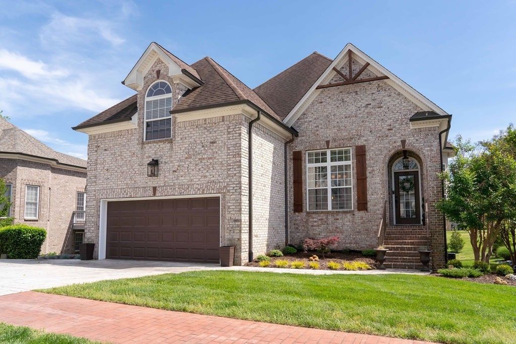 1111 Isaac Franklin Dr, Gallatin, TN 37066
