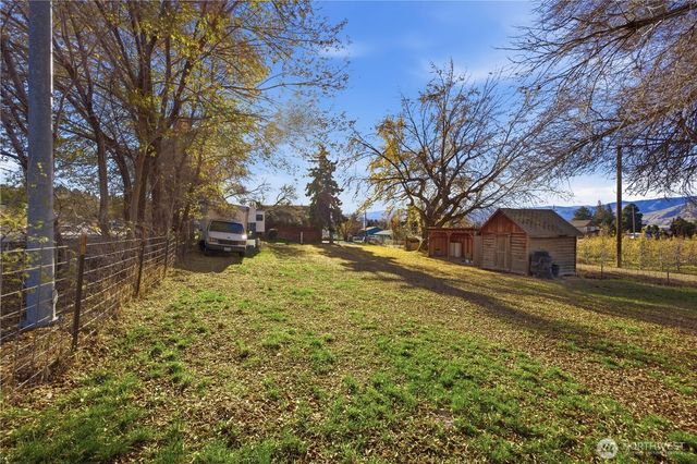 5 35th Street NW, East Wenatchee, WA 98802