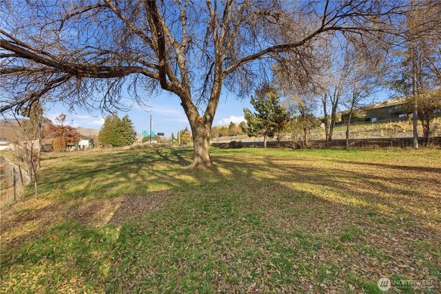 5 35th Street NW, East Wenatchee, WA 98802