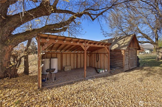 5 35th Street NW, East Wenatchee, WA 98802