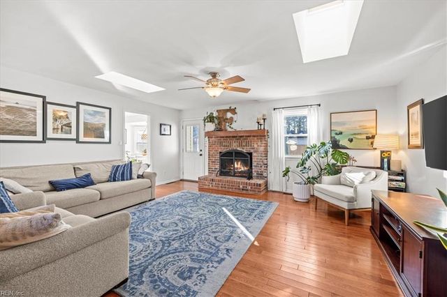 900 Ricka CT, Chesapeake, VA 23322