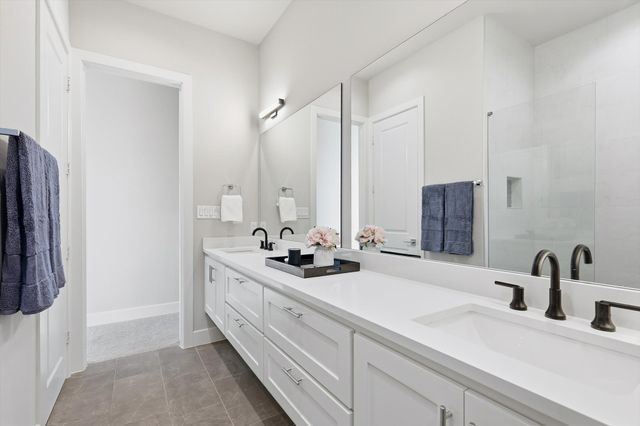 129 Garden Court E, Arlington, TX 76013