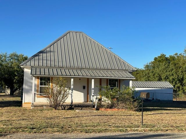 301 E 10th Street, Coleman, TX 76834