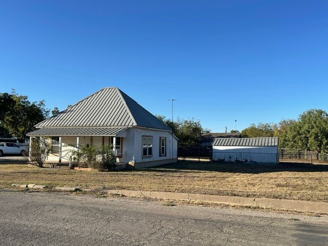 301 E 10th Street, Coleman, TX 76834