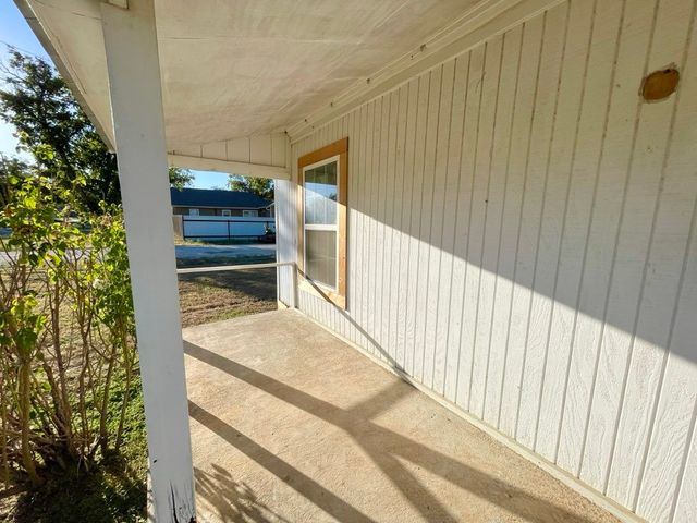 301 E 10th Street, Coleman, TX 76834