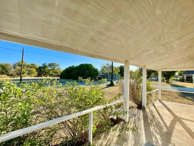 301 E 10th Street, Coleman, TX 76834