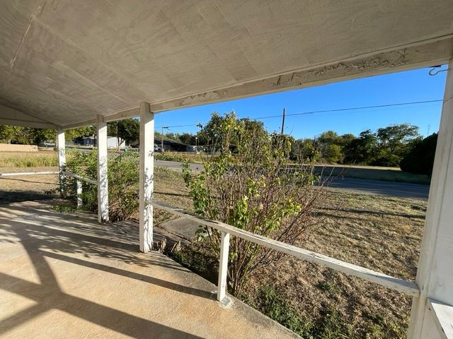 301 E 10th Street, Coleman, TX 76834