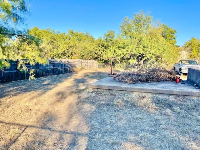 301 E 10th Street, Coleman, TX 76834