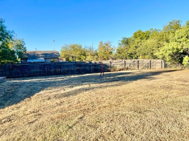 301 E 10th Street, Coleman, TX 76834