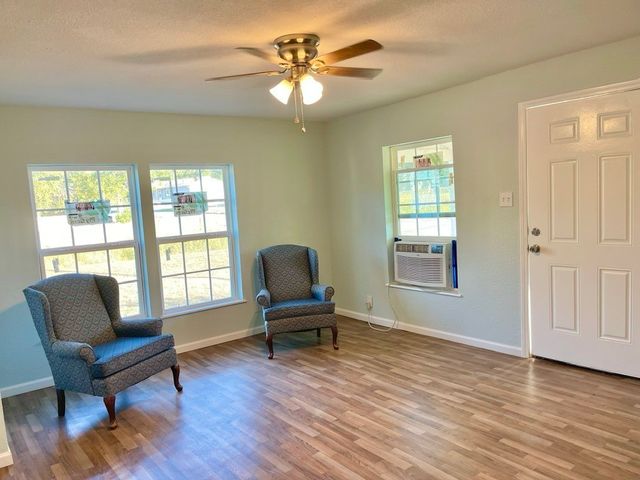 301 E 10th Street, Coleman, TX 76834