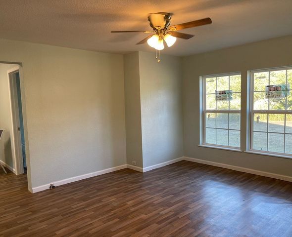 301 E 10th Street, Coleman, TX 76834