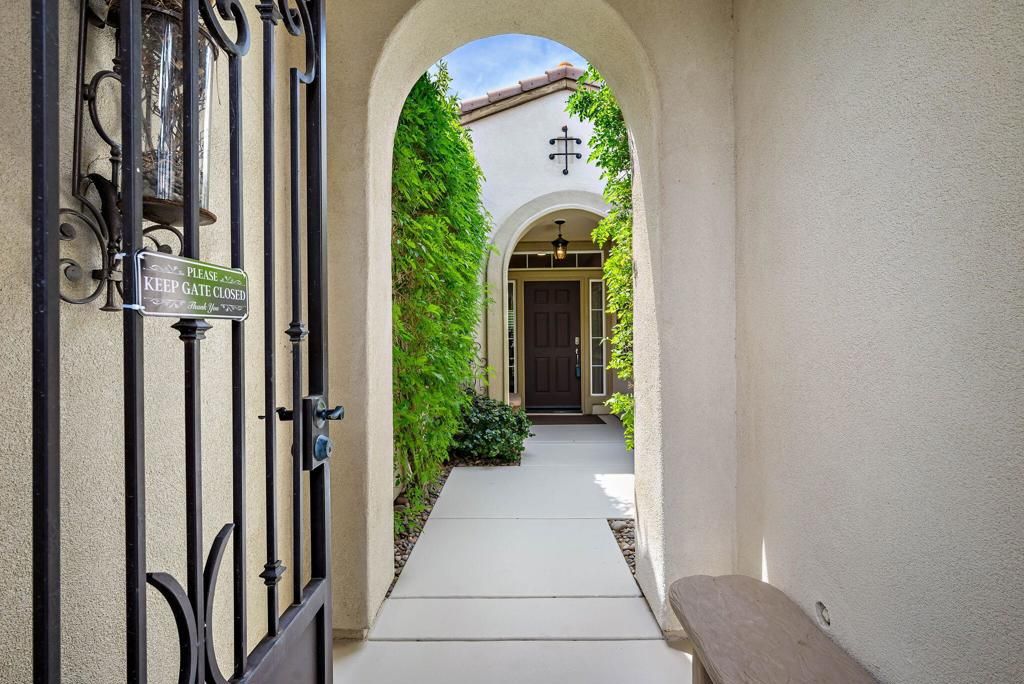 Image 3 of property listing at 60179 Honeysuckle Street, La Quinta, CA 92253