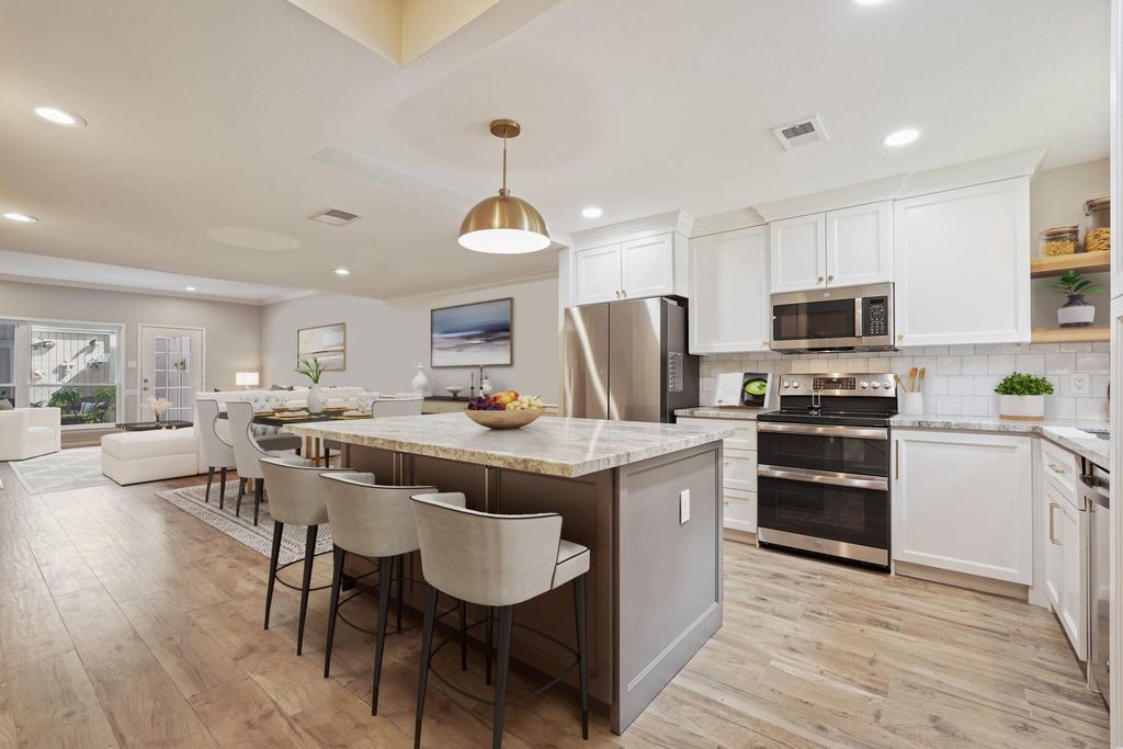 2236 S Piney Point Road 101, Houston, TX 77063