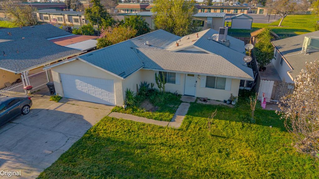 Image 14 of property listing at 1741 Hickory Avenue, Livingston, CA 95334