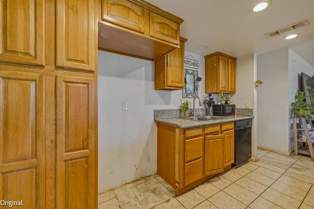 Image 34 of property listing at 1741 Hickory Avenue, Livingston, CA 95334