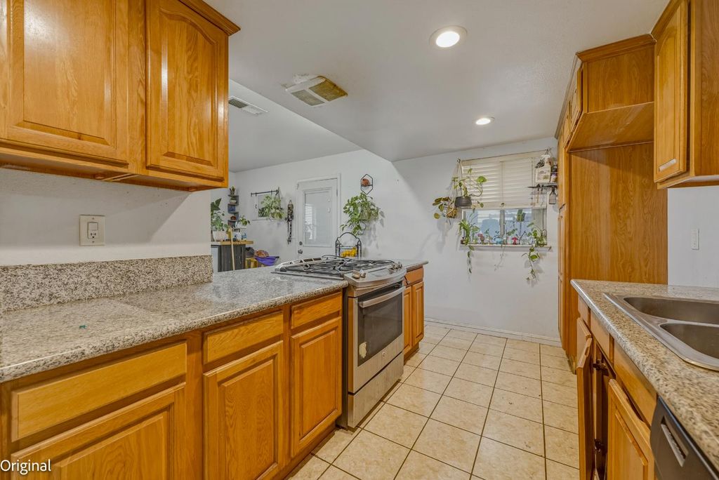 Image 35 of property listing at 1741 Hickory Avenue, Livingston, CA 95334