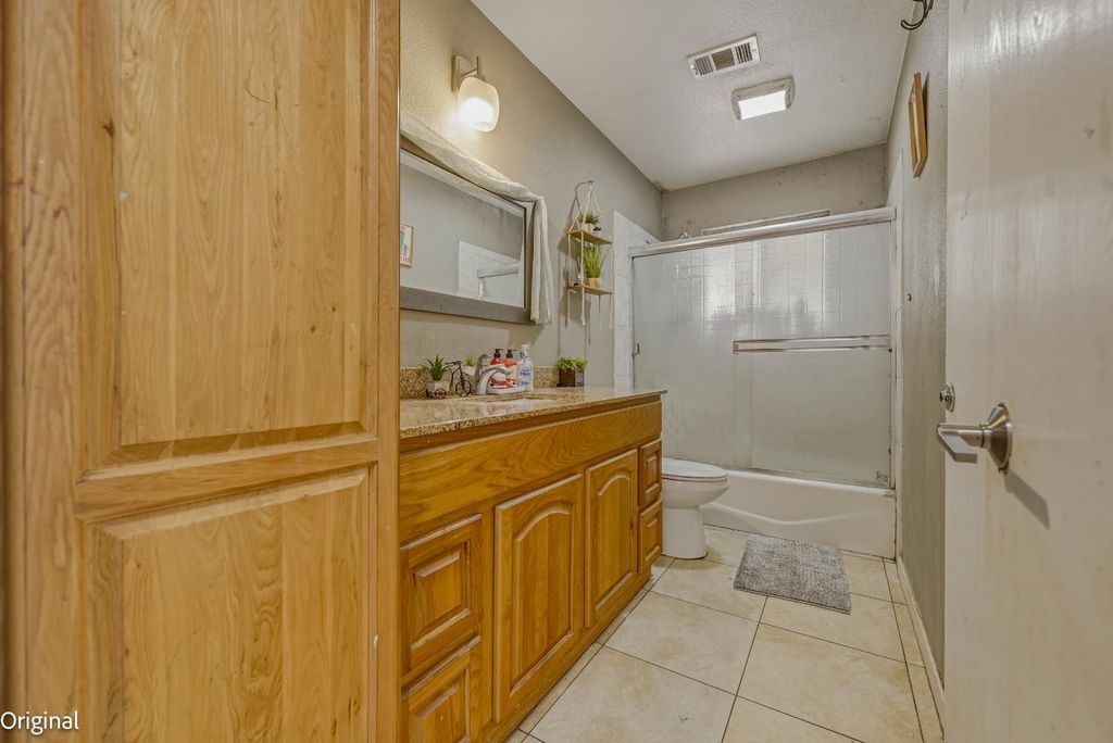 Image 37 of property listing at 1741 Hickory Avenue, Livingston, CA 95334