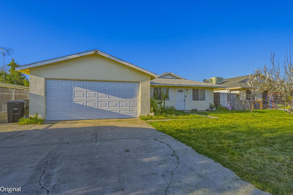 Image 8 of property listing at 1741 Hickory Avenue, Livingston, CA 95334