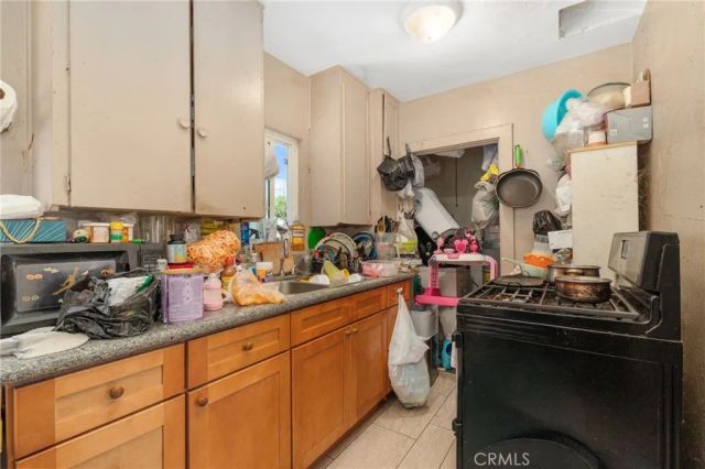 135 E 77th Street, Los Angeles, CA 90003
