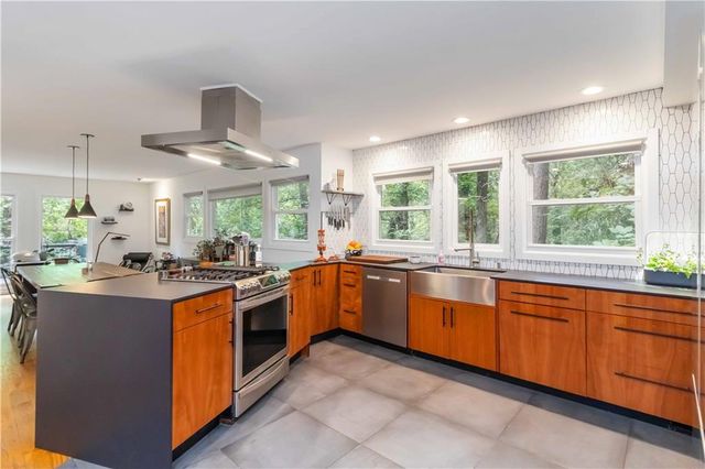 100 Kings Mill Court, Roswell, GA 30075