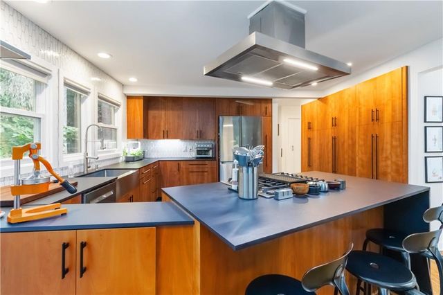 100 Kings Mill Court, Roswell, GA 30075