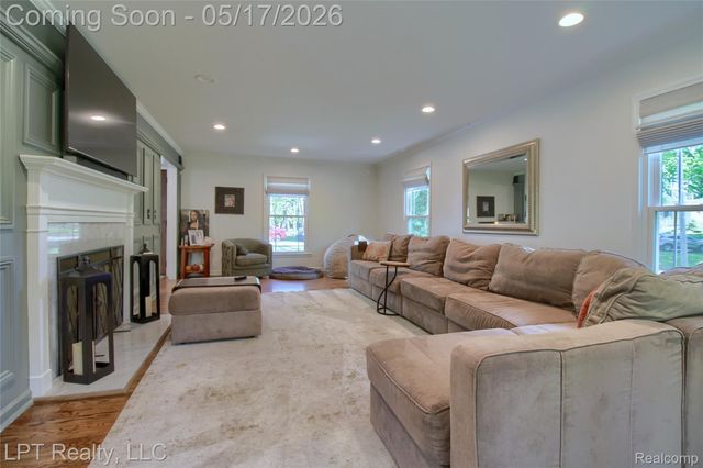 47300 Maplebrook, Northville Township, MI 48168