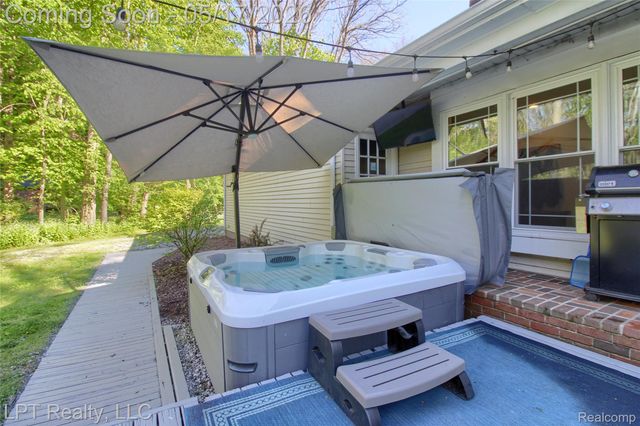 47300 Maplebrook, Northville Township, MI 48168