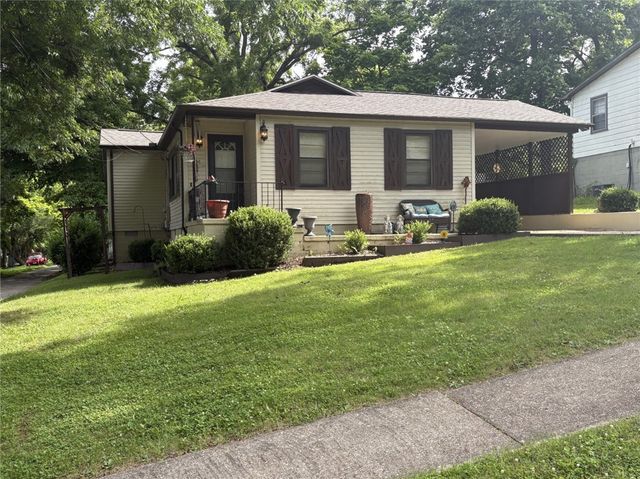 628 W College Avenue, Harrison, AR 72601