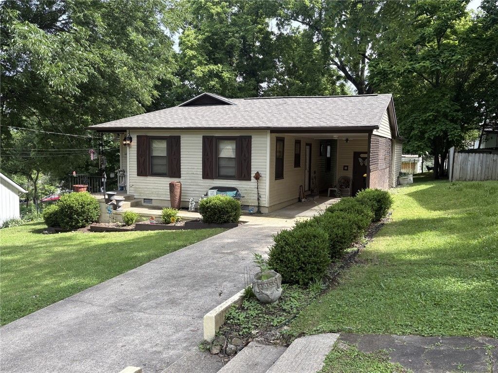 628 W College Avenue, Harrison, AR 72601