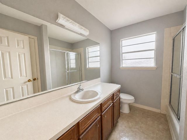 1105 E Adoue Street, Alvin, TX 77511
