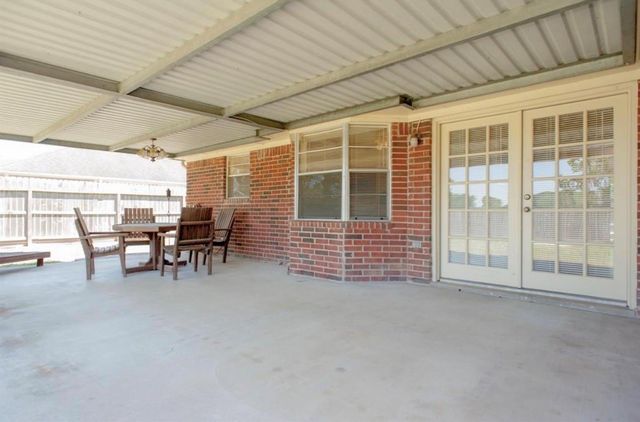 1105 E Adoue Street, Alvin, TX 77511