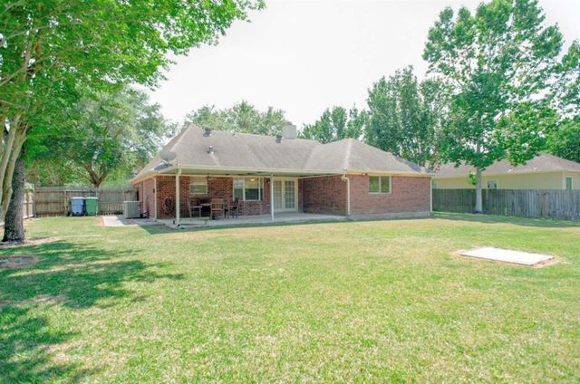 1105 E Adoue Street, Alvin, TX 77511