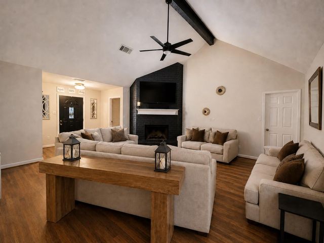 1105 E Adoue Street, Alvin, TX 77511