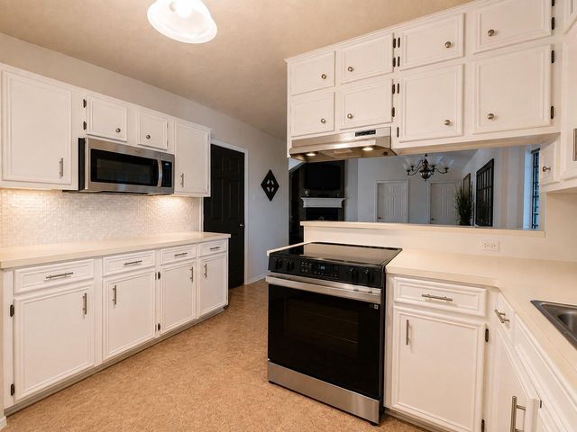 1105 E Adoue Street, Alvin, TX 77511