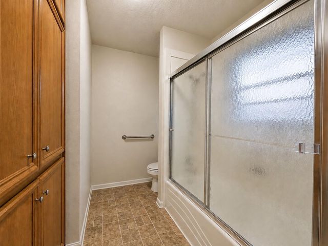 1105 E Adoue Street, Alvin, TX 77511