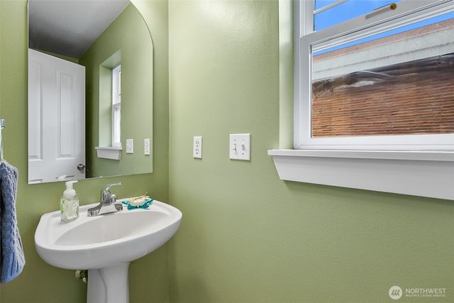 1533 NW 51st Street, Seattle, WA 98107