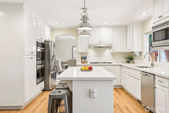 2906 257th Place SE, Sammamish, WA 98075