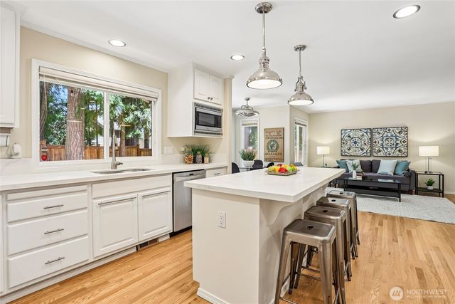2906 257th Place SE, Sammamish, WA 98075