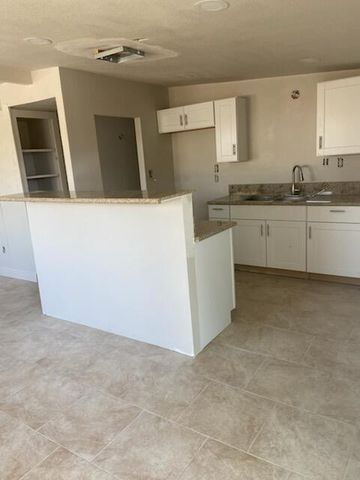 2326 E Hampton Way, Fresno, CA 93726