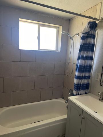 2326 E Hampton Way, Fresno, CA 93726