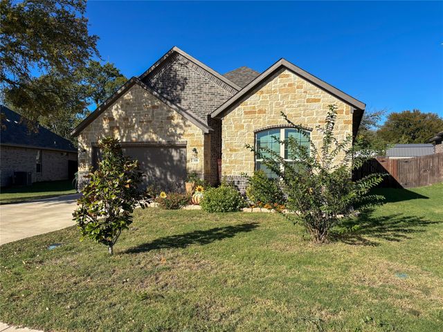 318 Osage Court, Krum, TX 76249