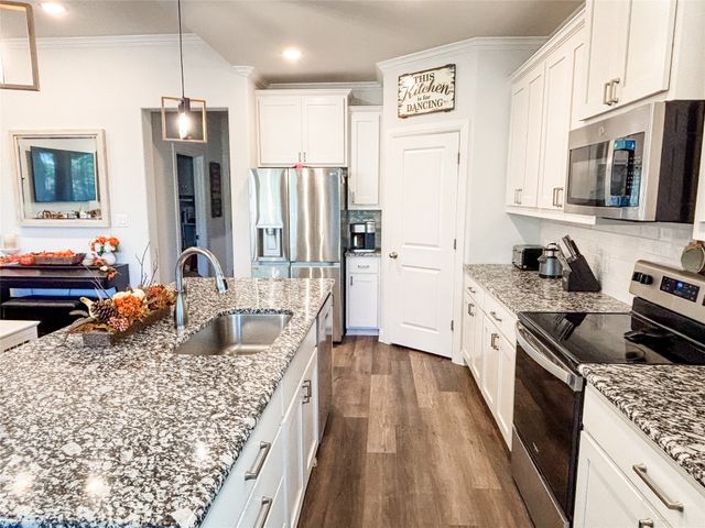 318 Osage Court, Krum, TX 76249