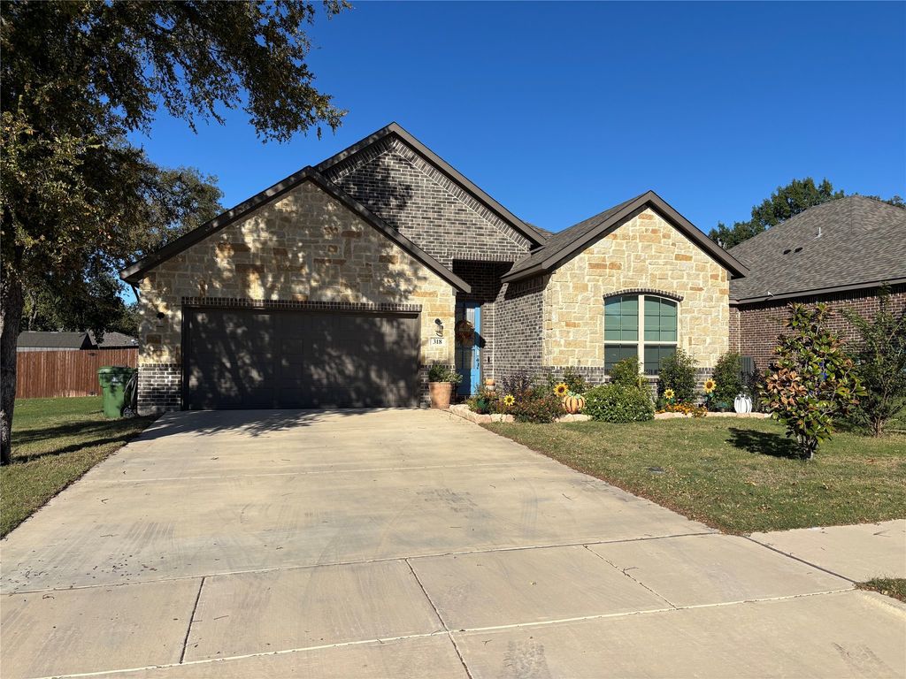 318 Osage Court, Krum, TX 76249