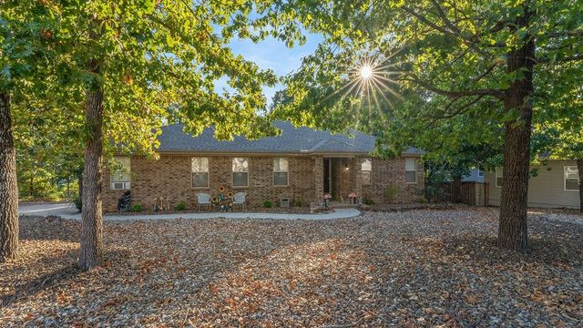 2 Brent Lane, Bella Vista, AR 72714